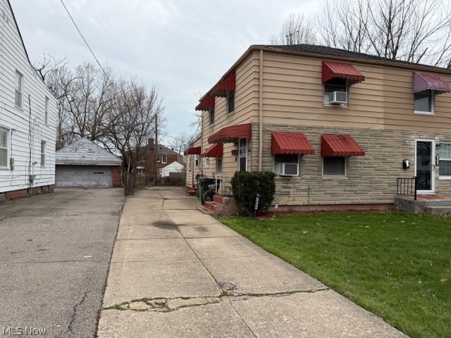 1464 E 250th Street E Property Photo 3