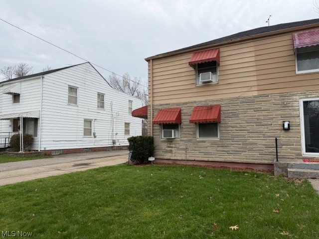 1464 E 250th Street E Property Photo 4