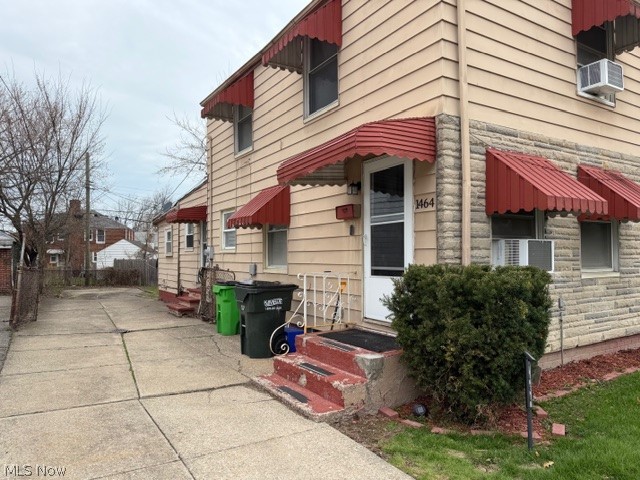 1464 E 250th Street E Property Photo 5