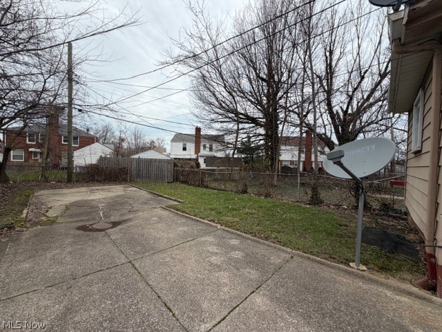 1464 E 250th Street E Property Photo 8