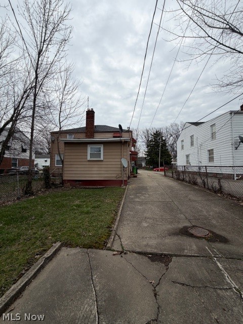 1464 E 250th Street E Property Photo 9