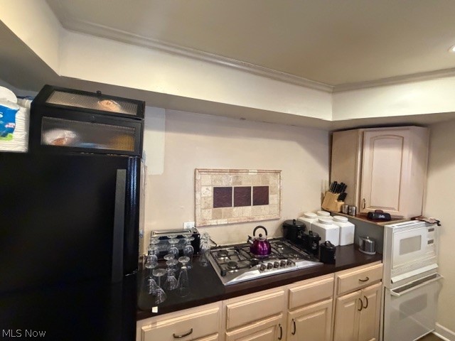 1464 E 250th Street E Property Photo 15