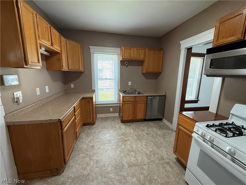 42 Paris Avenue Property Photo 2