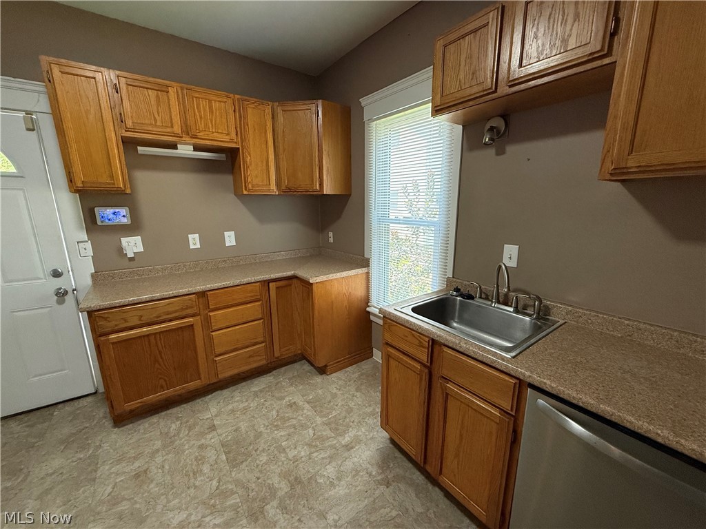42 Paris Avenue Property Photo 4