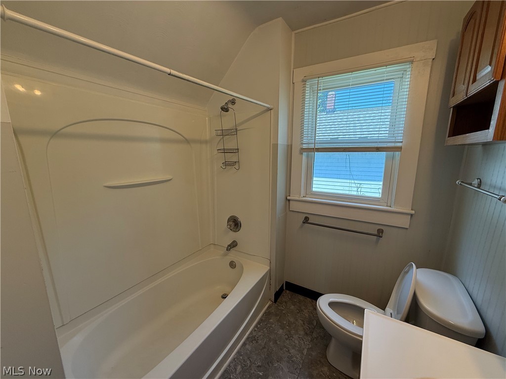 42 Paris Avenue Property Photo 14