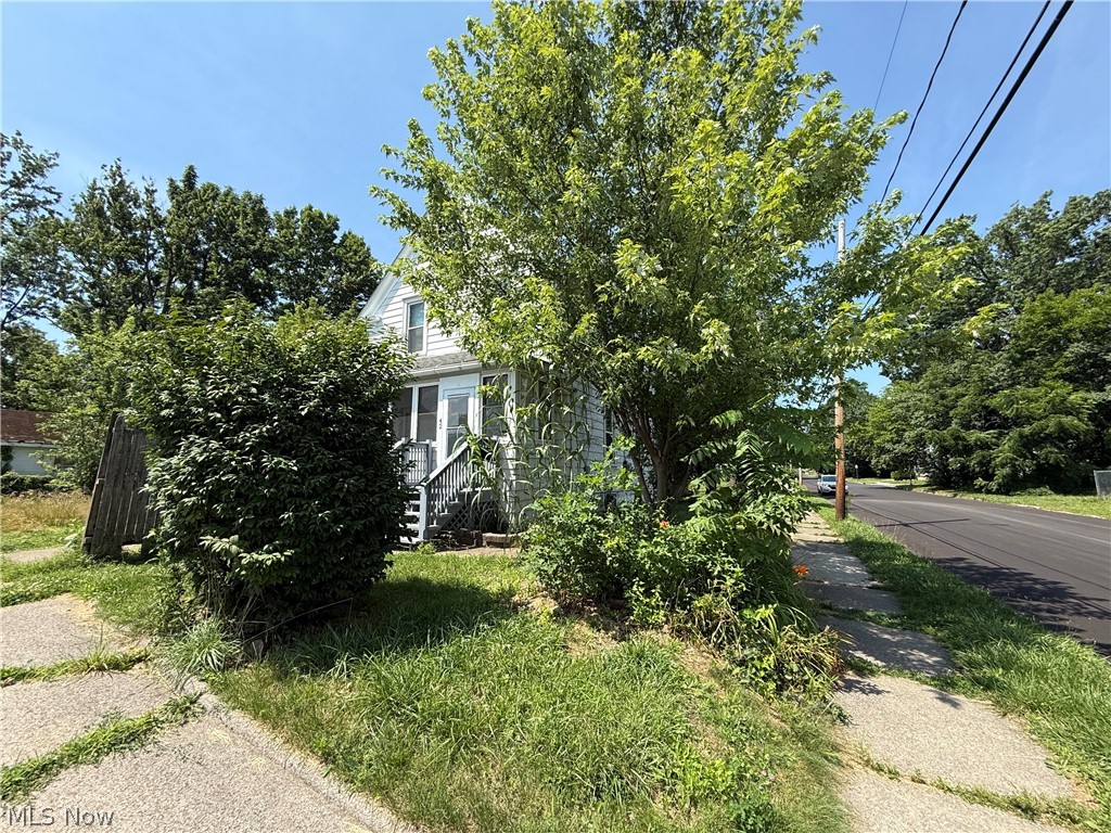 42 Paris Avenue Property Photo 16