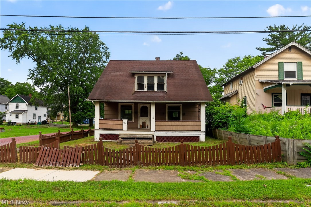 583 Hillsdale Drive NW Property Photo 1