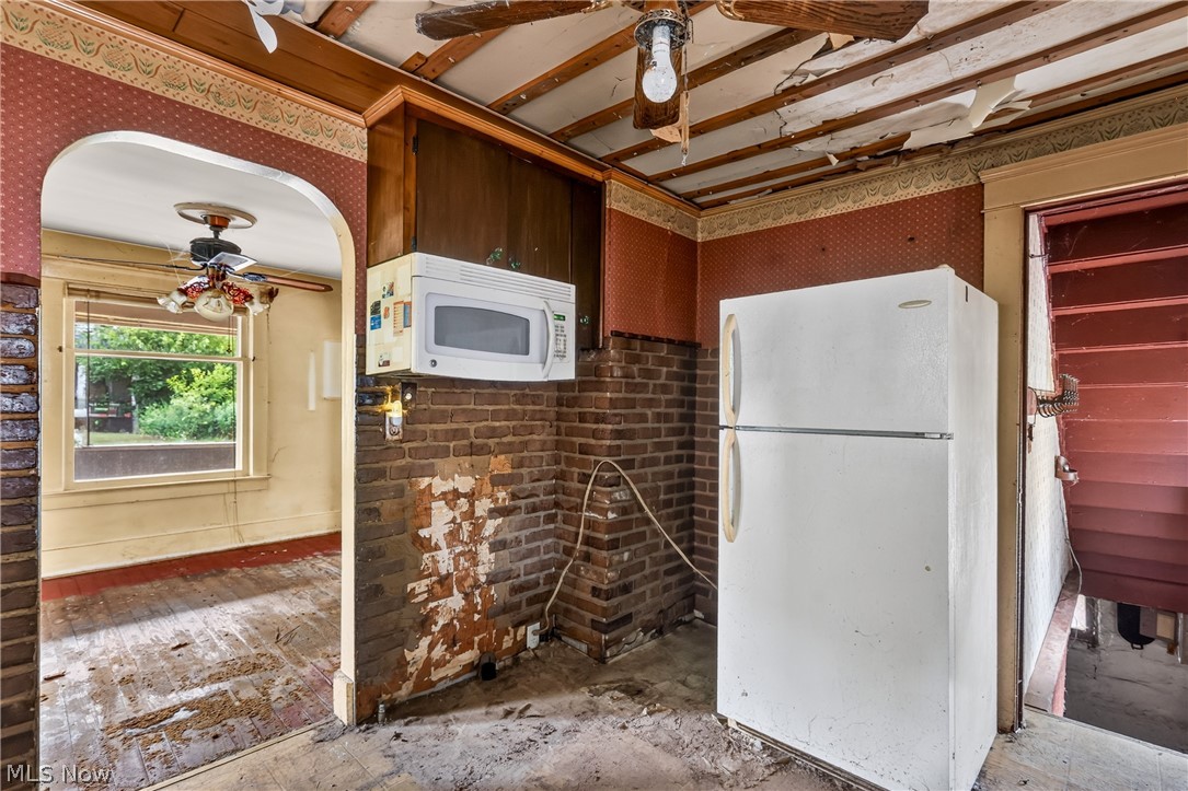 583 Hillsdale Drive Nw Property Photo 5