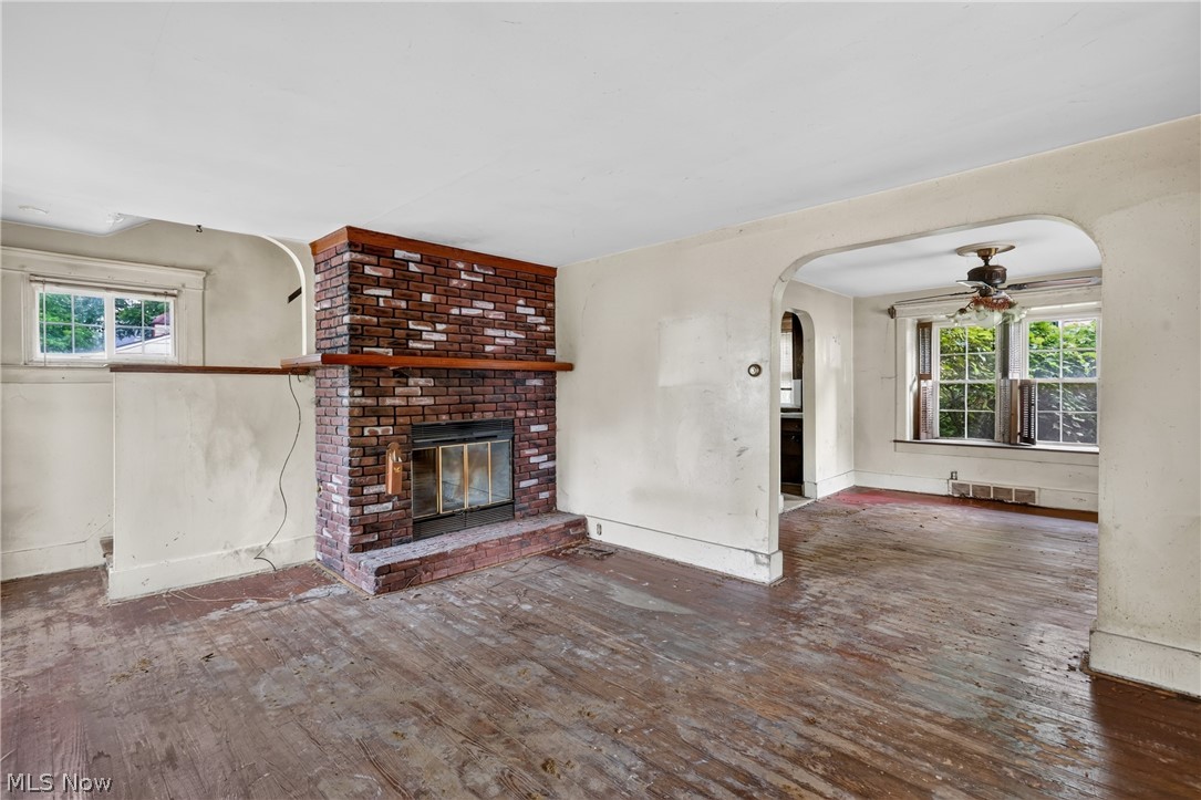 583 Hillsdale Drive Nw Property Photo 6