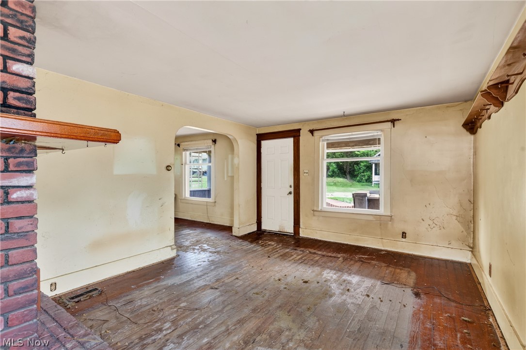 583 Hillsdale Drive Nw Property Photo 7
