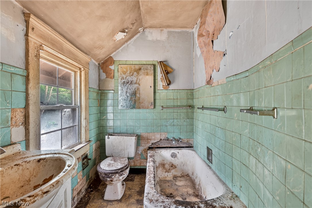 583 Hillsdale Drive Nw Property Photo 10