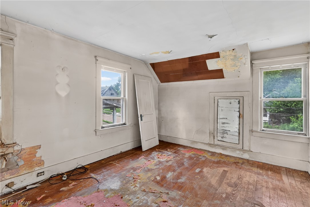 583 Hillsdale Drive Nw Property Photo 11