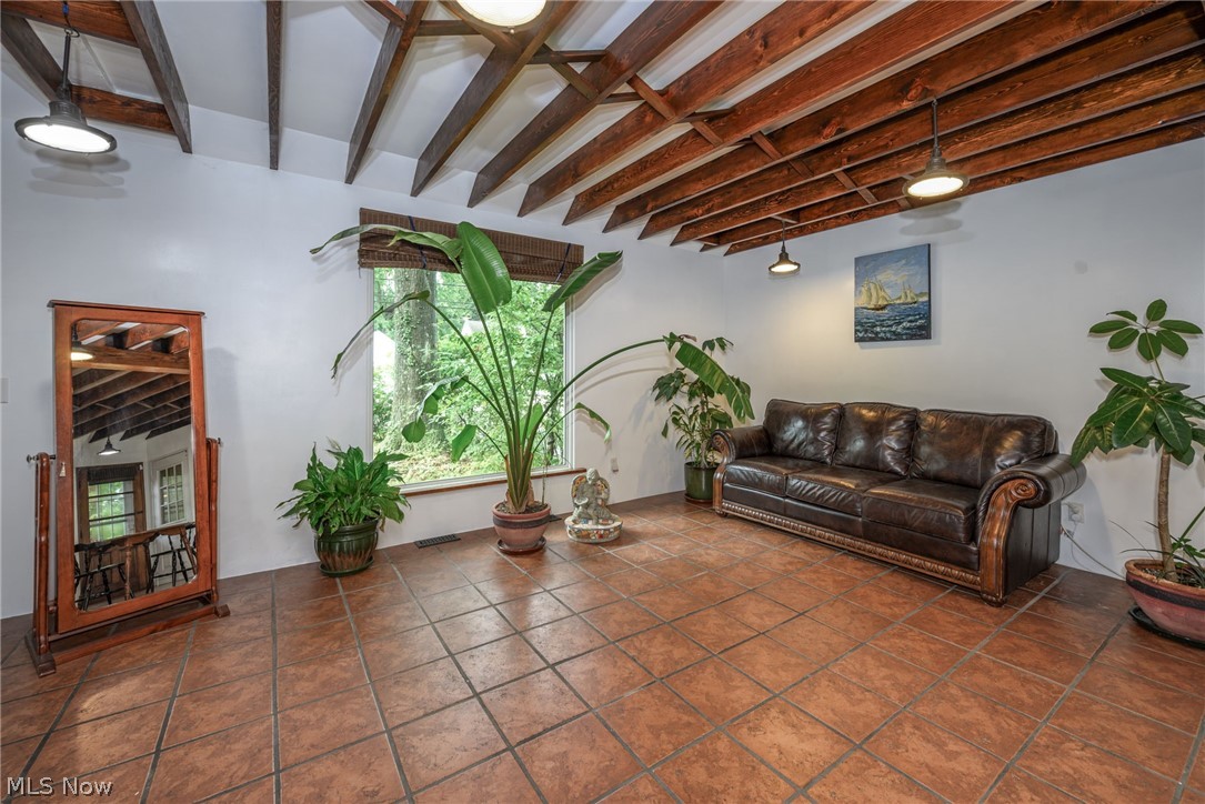 737 Allerton St Property Photo 4