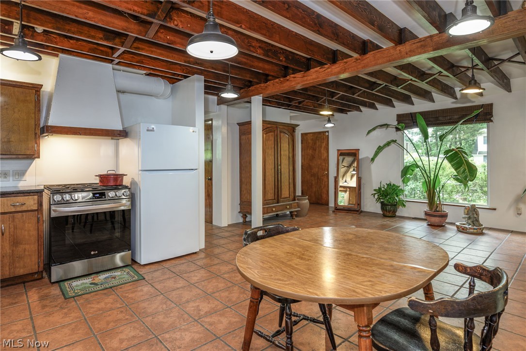 737 Allerton St Property Photo 6