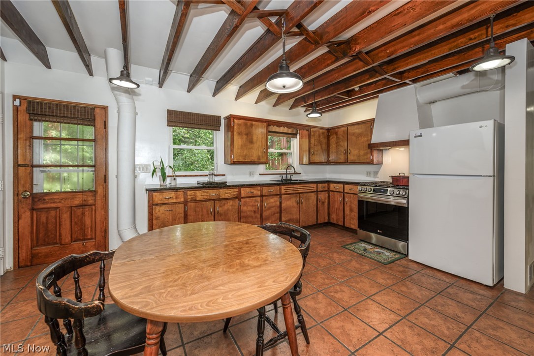 737 Allerton St Property Photo 7