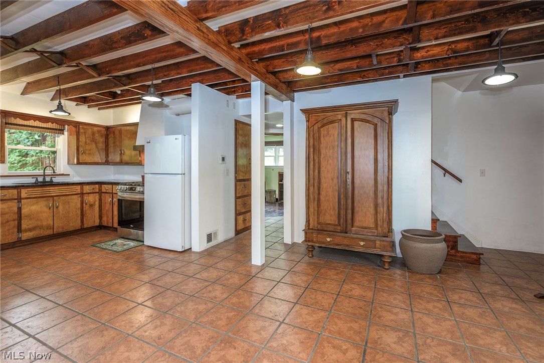 737 Allerton St Property Photo 8