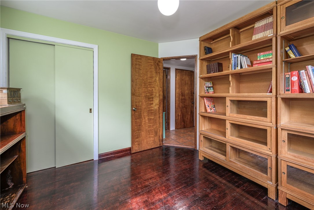 737 Allerton St Property Photo 9