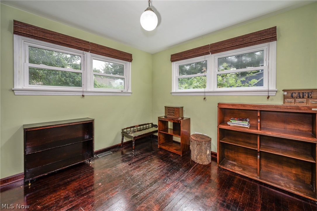 737 Allerton St Property Photo 10