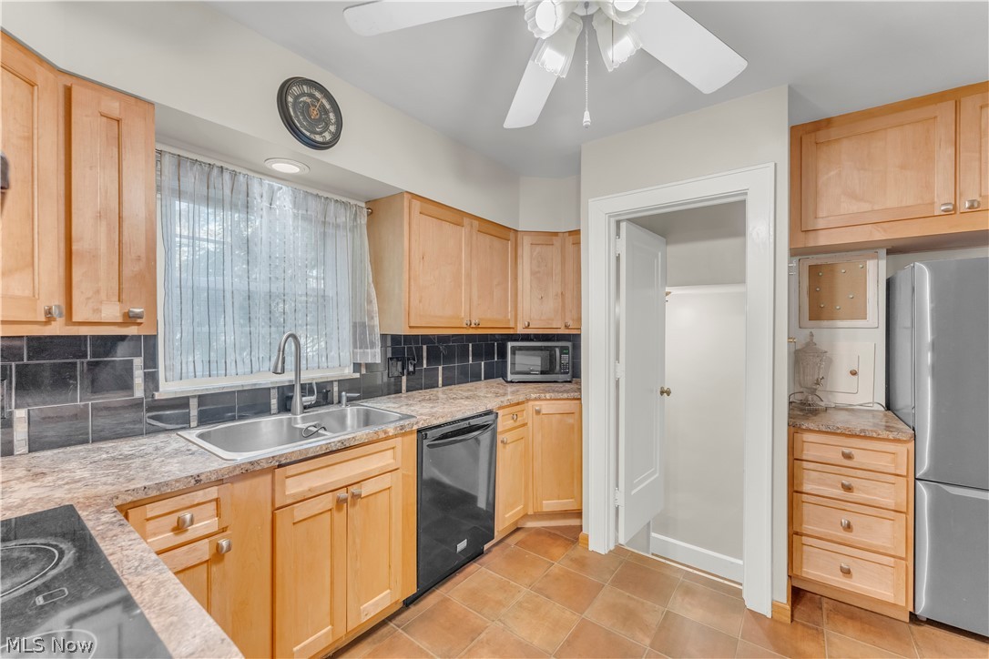 748 Evergreen Drive Property Photo 18