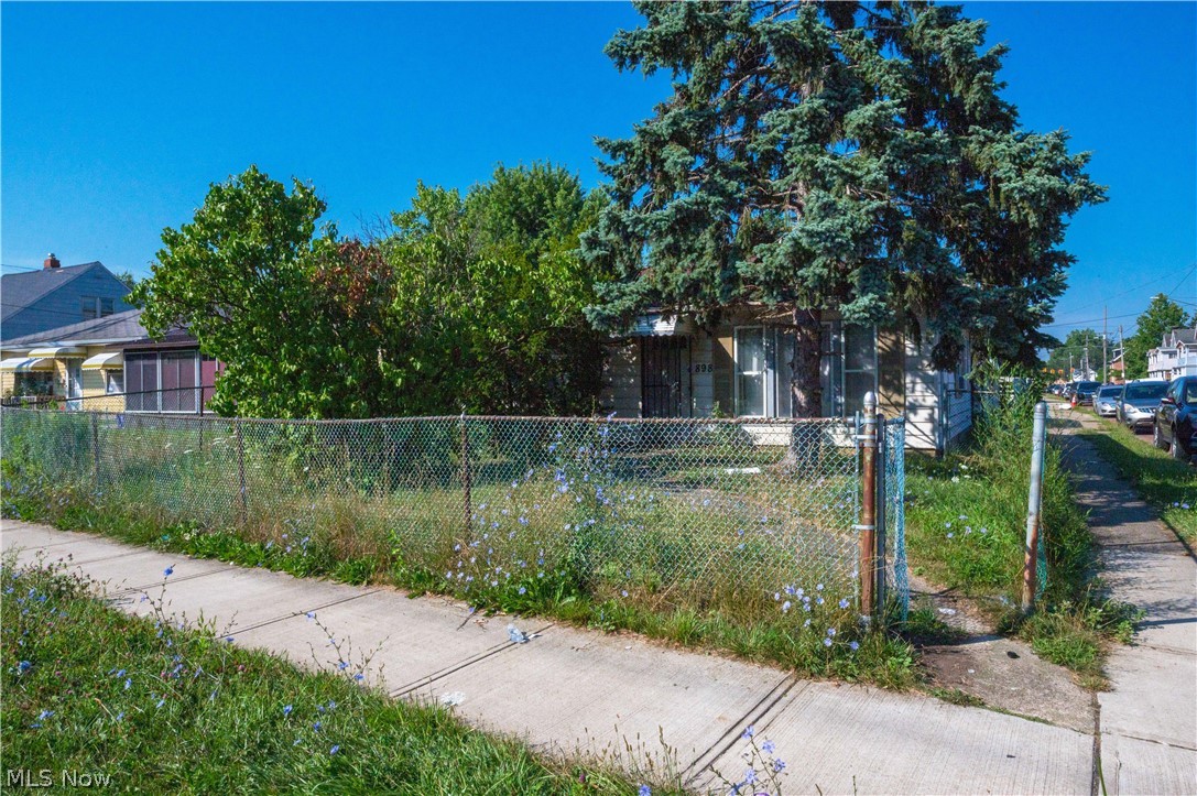 898 Wayside Road Property Photo 4