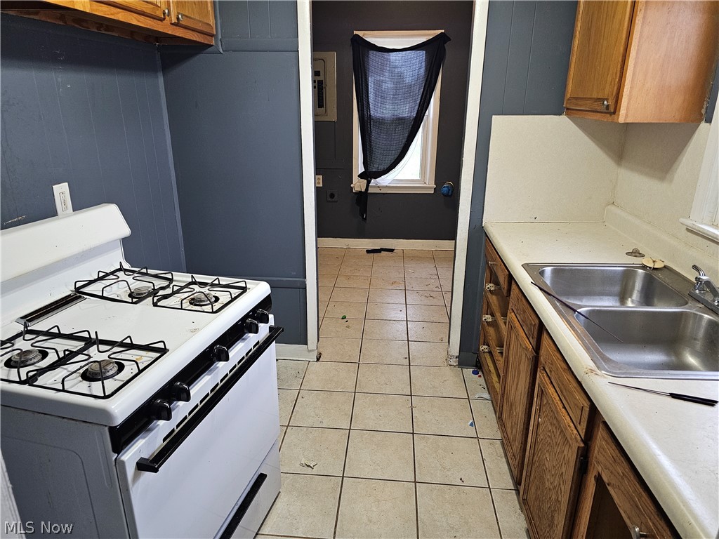 898 Wayside Road Property Photo 8