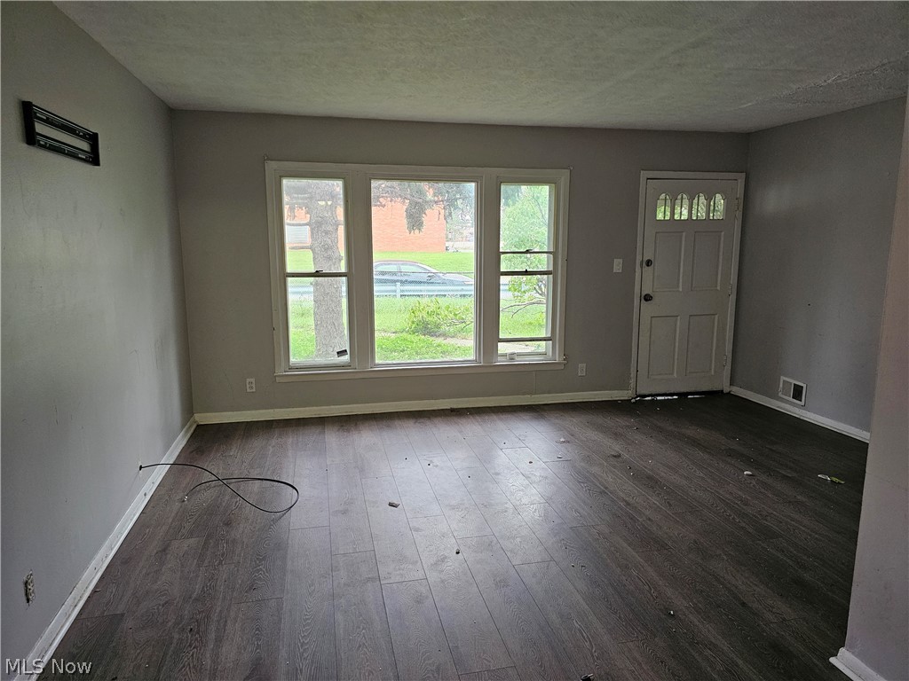 898 Wayside Road Property Photo 10