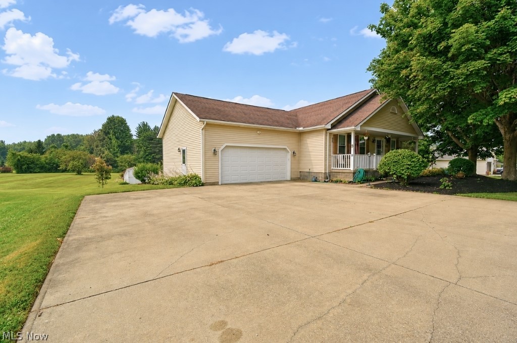 5566 River Road Property Photo 4