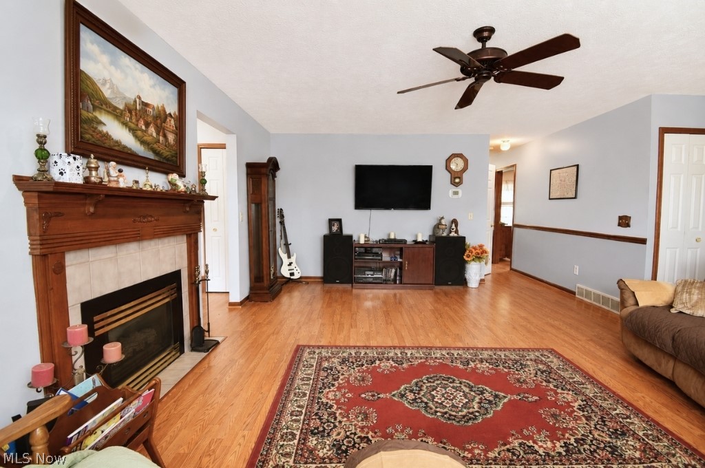 5566 River Road Property Photo 9