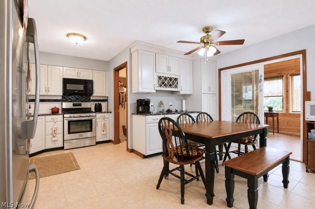 5566 River Road Property Photo 10
