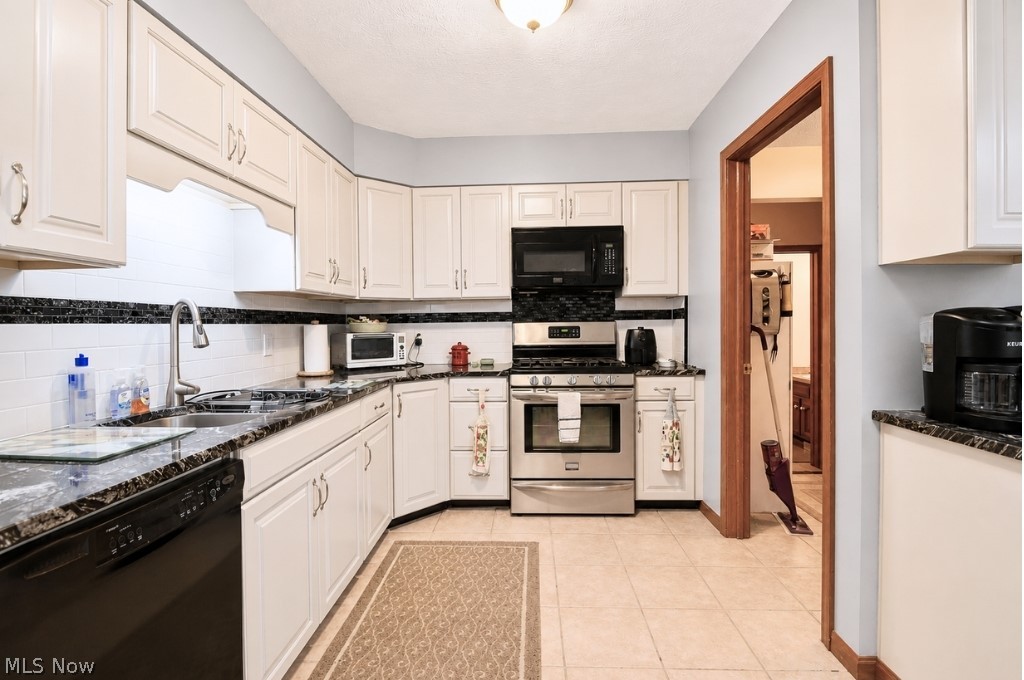 5566 River Road Property Photo 13
