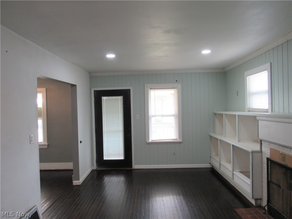 700 Glendora Avenue Property Photo 2