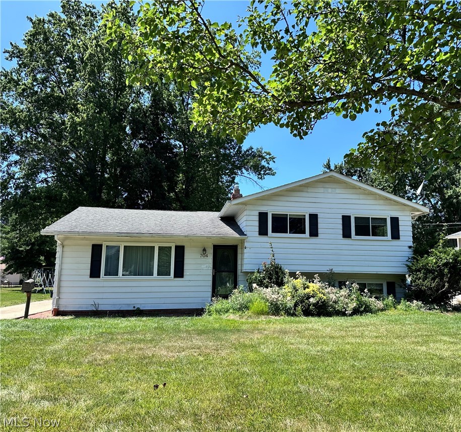 704 Robin Drive Property Photo 1