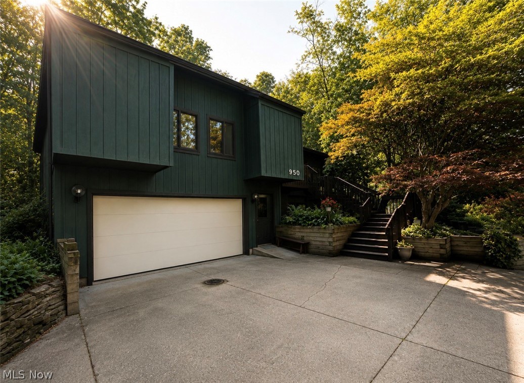 950 Kingswood Drive Property Photo 1