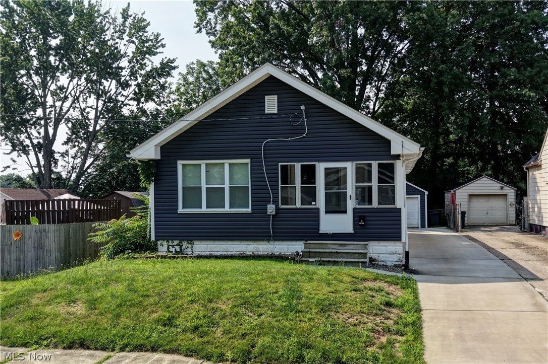 1870 Shaw Avenue Property Photo 1