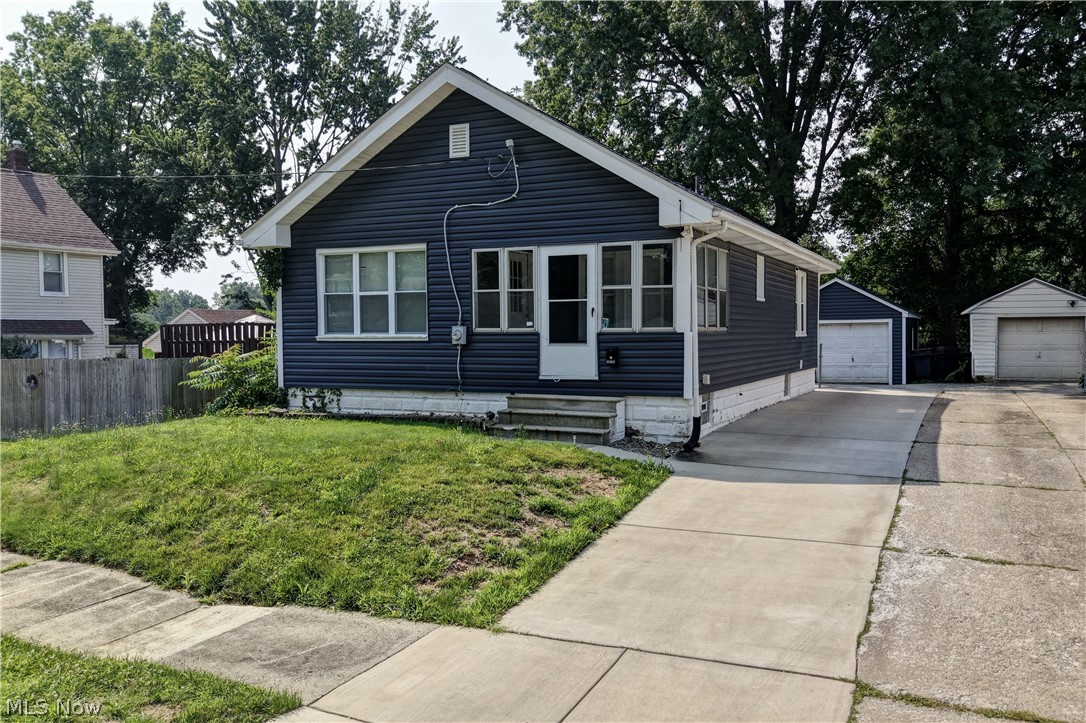 1870 Shaw Avenue Property Photo 2