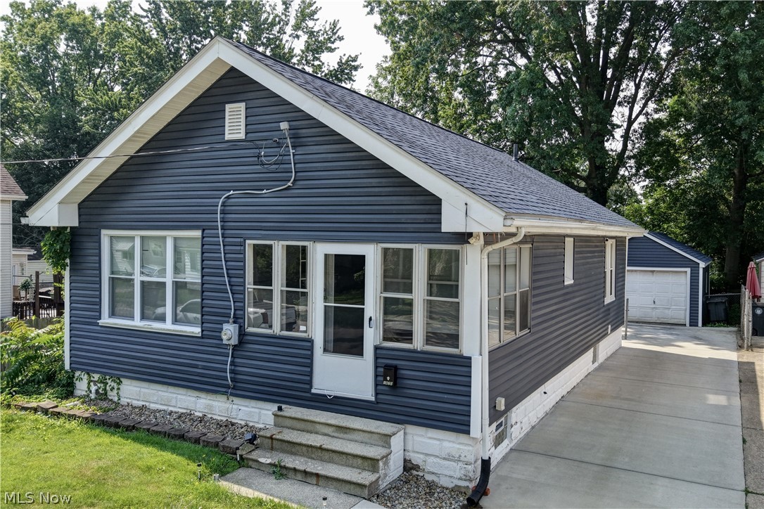 1870 Shaw Avenue Property Photo 3