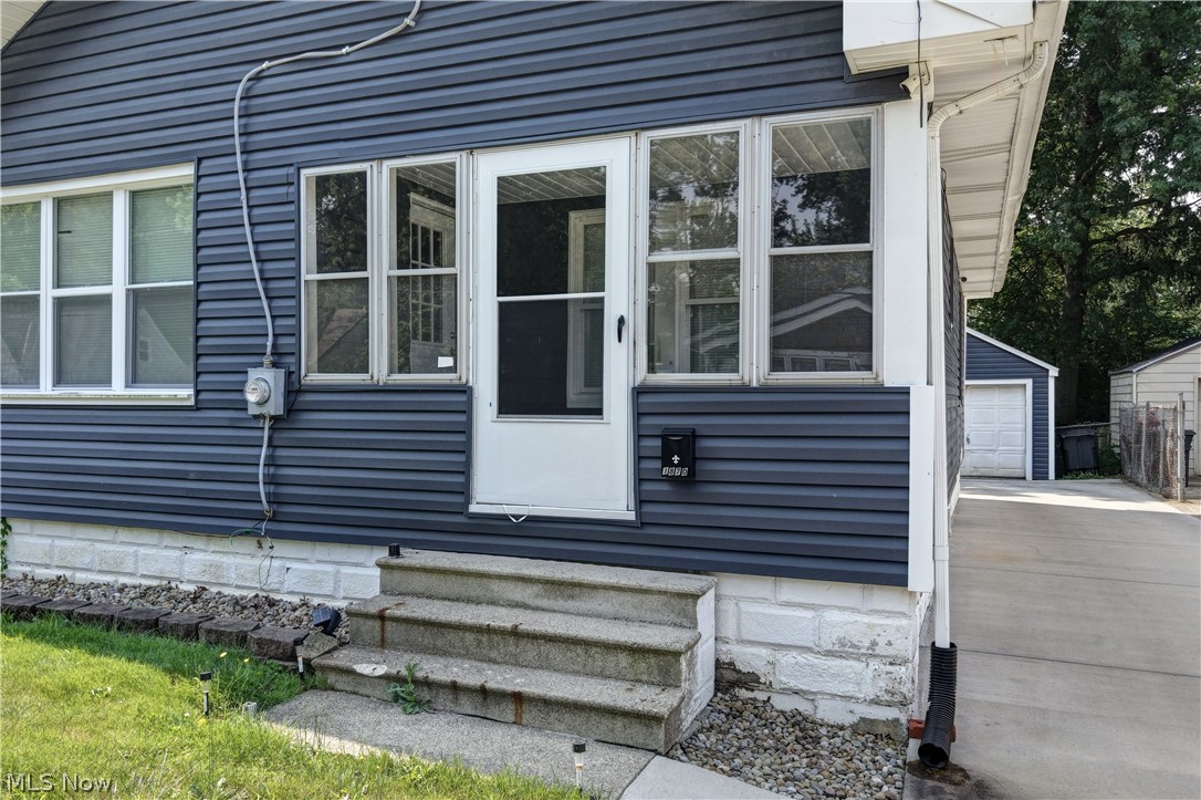 1870 Shaw Avenue Property Photo 4