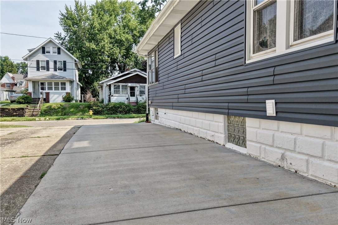 1870 Shaw Avenue Property Photo 25