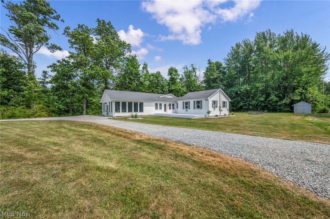 6940 Lake Rd W Property Photo 4