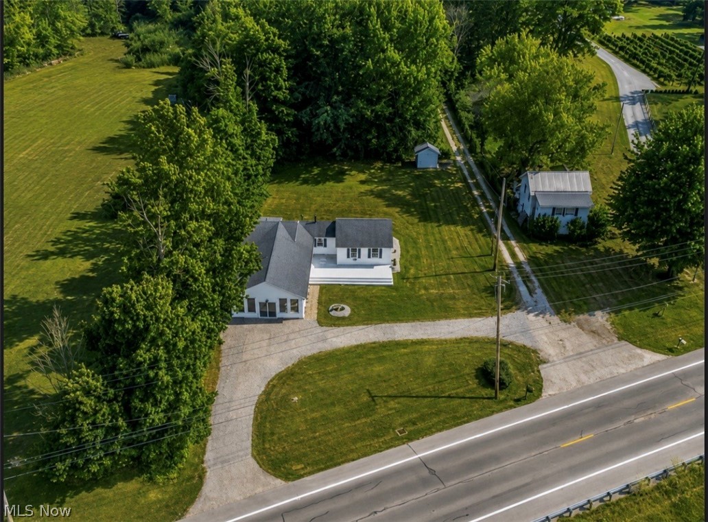 6940 Lake Rd W Property Photo 7