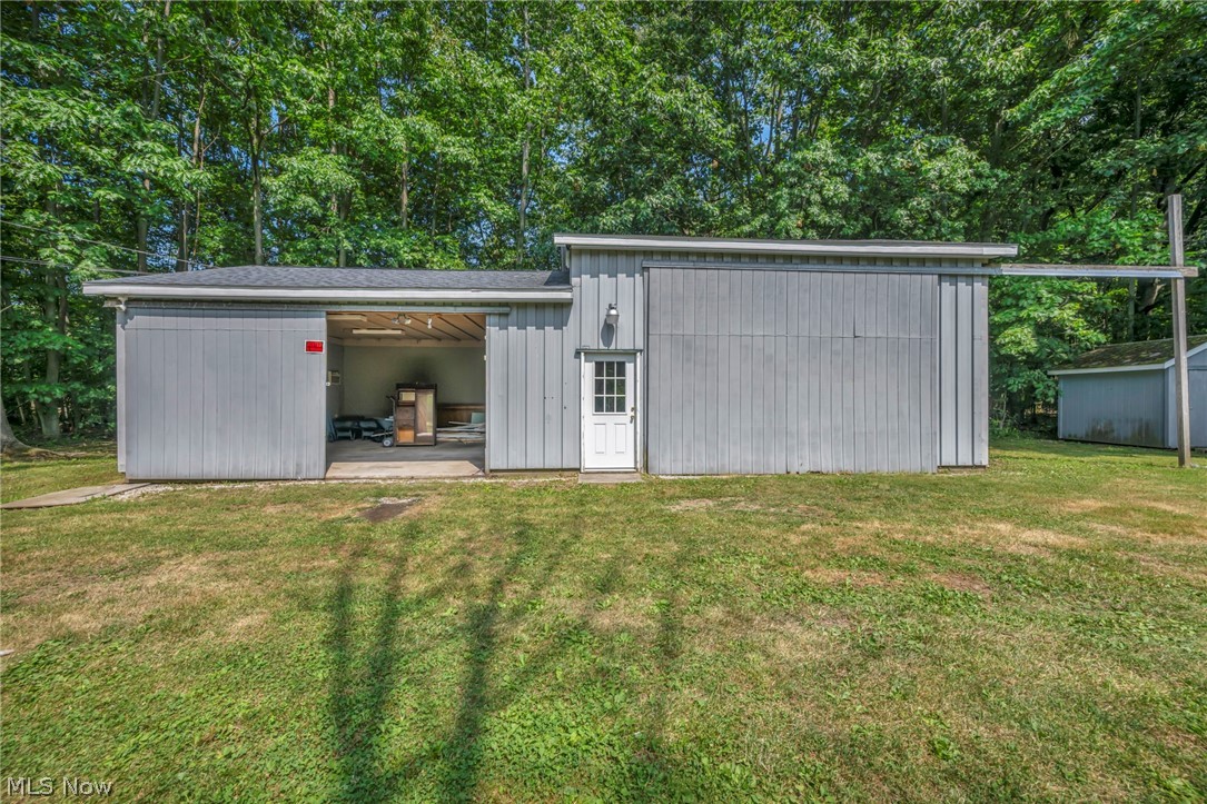 6940 Lake Rd W Property Photo 8