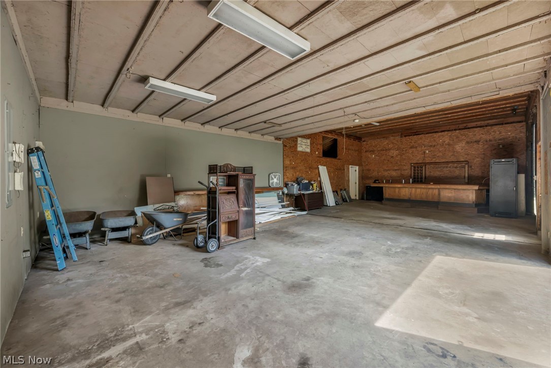 6940 Lake Rd W Property Photo 10