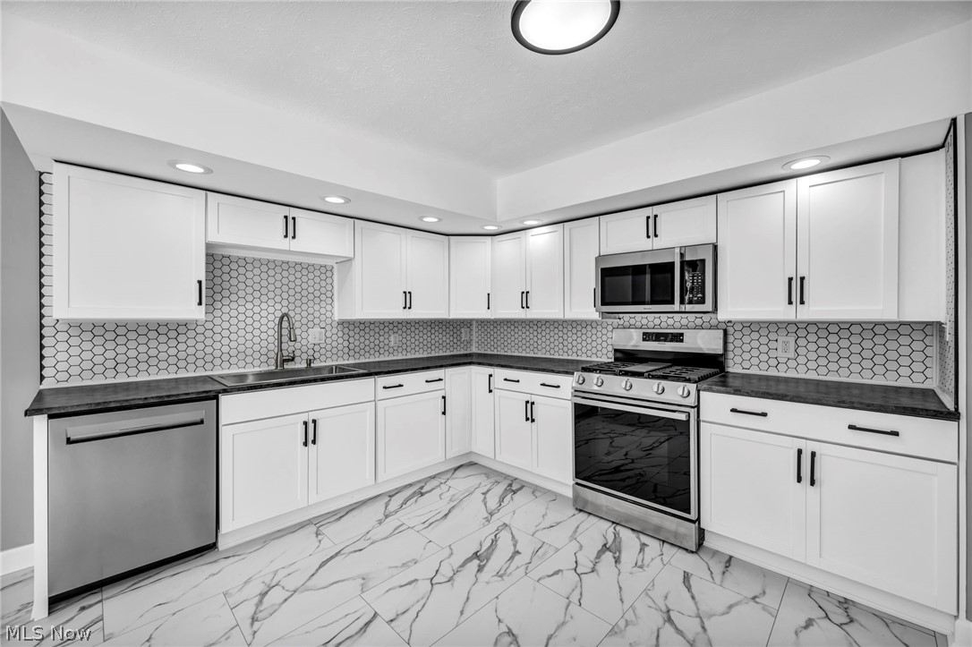 6940 Lake Rd W Property Photo 25