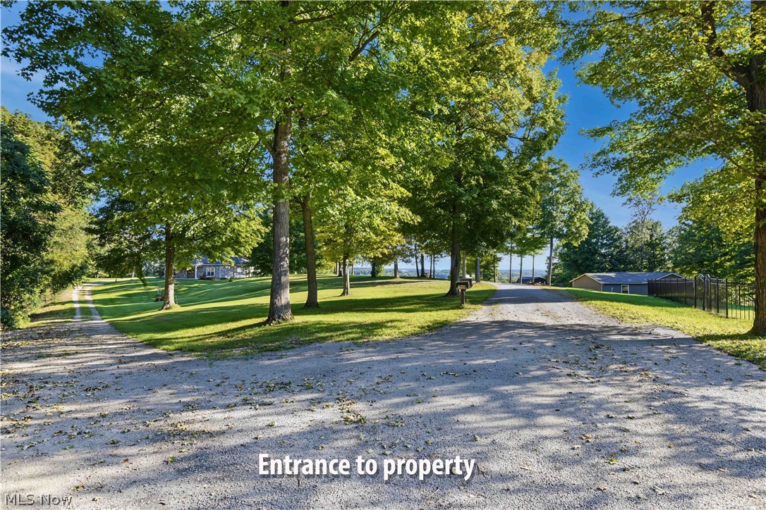 7668 N Ridge Place Property Photo 3