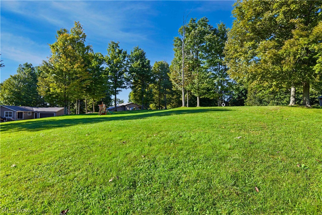 7668 N Ridge Place Property Photo 6