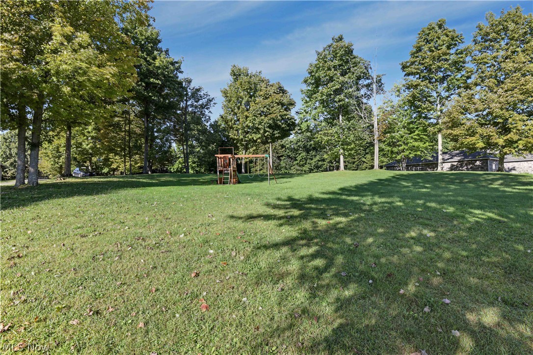 7668 N Ridge Place Property Photo 8