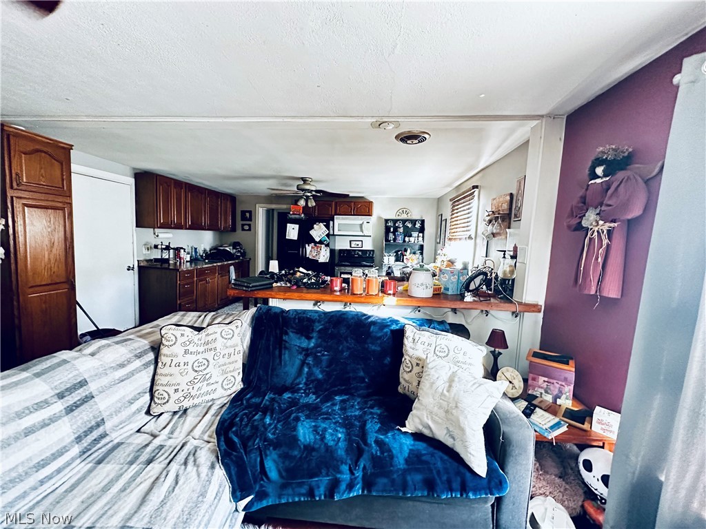 3177 Elyria Avenue Property Photo 6