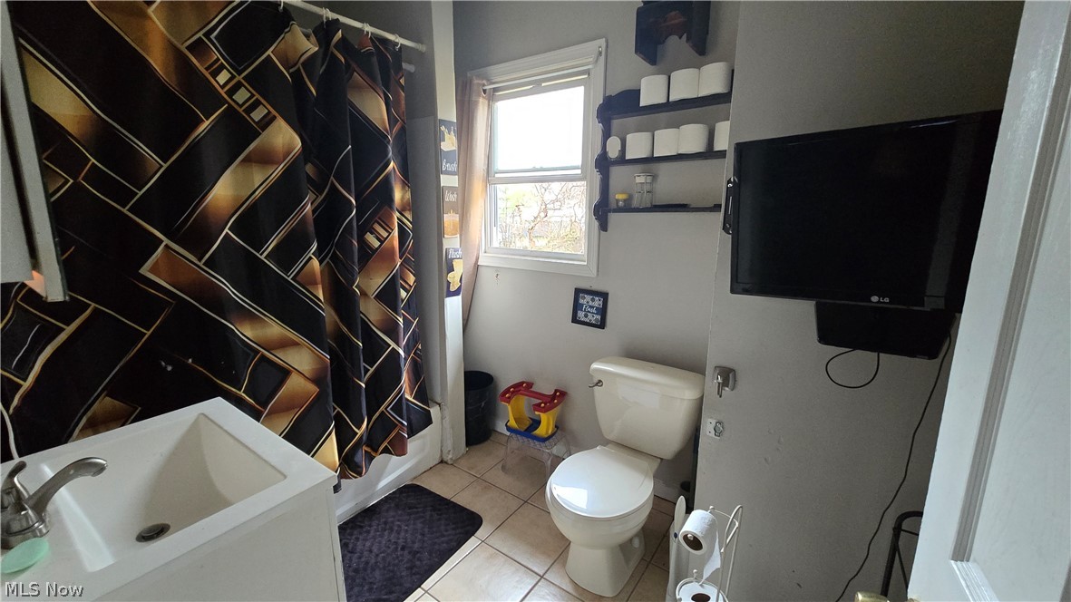 543 E 108th Property Photo 14