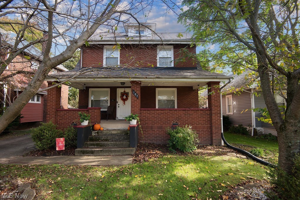 107 N Hartford Avenue Property Photo 1