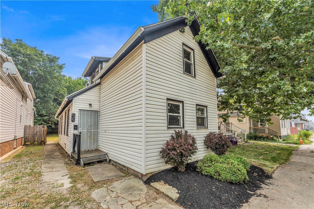 3221 Trowbridge Avenue Property Photo 1